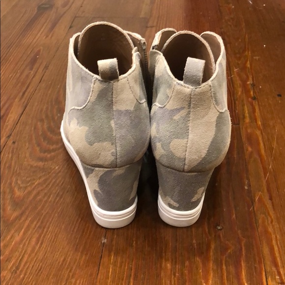Linea Paulo Camo Wedge Booties - 6.5 - Picture 3 of 5